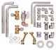 Vaillant Zubehörset mit verschiedenen Rohrstücken, Ventilen, und Fittings aus Messing und Edelstahl. Enthält verschiedene Winkel, gerade Rohre und Dichtungen.